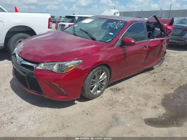 4T1BF1FKXGU516256 2016 TOYOTA CAMRY - Image 2