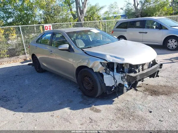 4T1BF1FKXGU518668 2016 TOYOTA CAMRY - Image 1