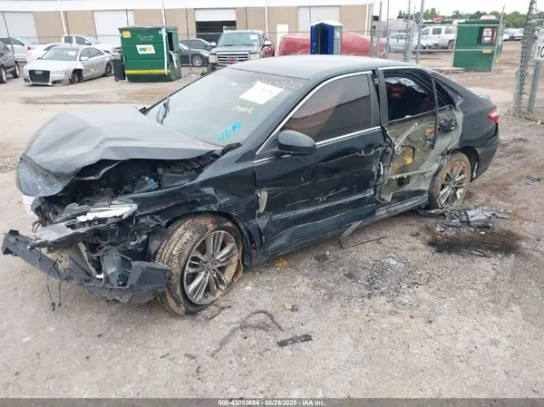 4T1BF1FKXGU525135 2016 TOYOTA CAMRY - Image 2
