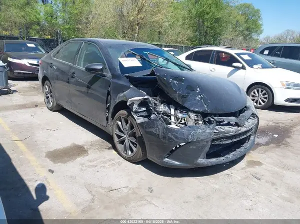 4T1BF1FKXGU529055 2016 TOYOTA CAMRY - Image 1