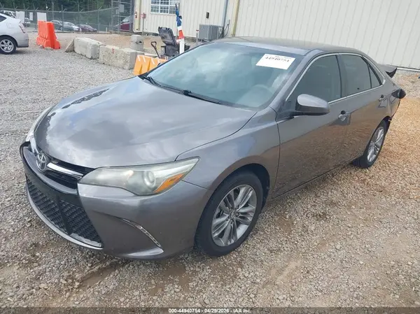 4T1BF1FKXGU532585 2016 TOYOTA CAMRY - Image 2
