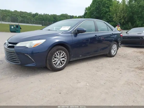 4T1BF1FKXGU536071 2016 TOYOTA CAMRY - Image 2