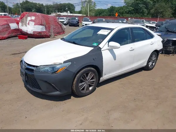 4T1BF1FKXGU536619 2016 TOYOTA CAMRY - Image 2