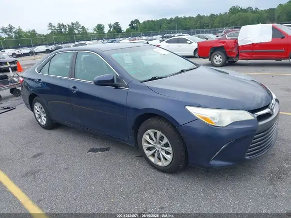 4T1BF1FKXGU541125 2016 TOYOTA CAMRY - Image 1