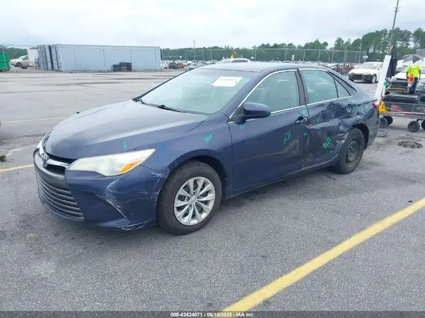 4T1BF1FKXGU541125 2016 TOYOTA CAMRY - Image 2