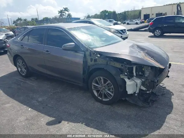 4T1BF1FKXGU543683 2016 TOYOTA CAMRY - Image 1