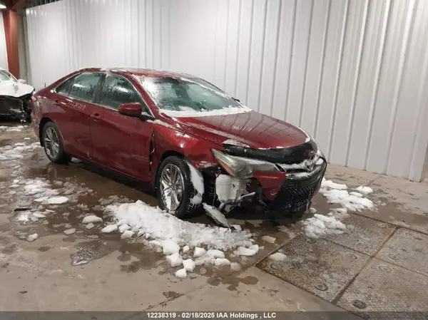 4T1BF1FKXGU562119 2016 TOYOTA CAMRY - Image 1