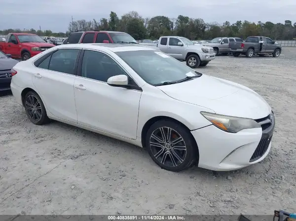 4T1BF1FKXGU563044 2016 TOYOTA CAMRY - Image 1