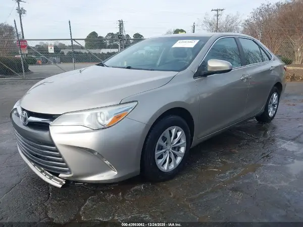 4T1BF1FKXGU564632 2016 TOYOTA CAMRY - Image 2
