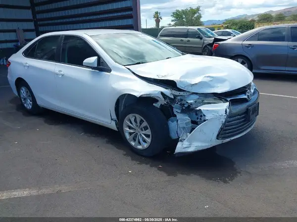 4T1BF1FKXGU565487 2016 TOYOTA CAMRY - Image 1