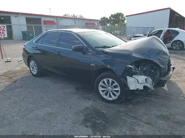 4T1BF1FKXGU570172 2016 TOYOTA CAMRY - Image 1