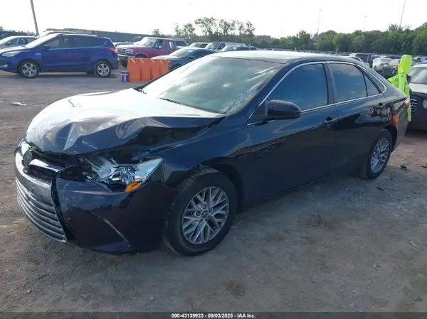 4T1BF1FKXGU579762 2016 TOYOTA CAMRY - Image 2
