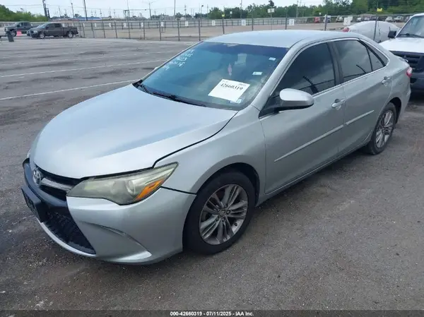 4T1BF1FKXGU586033 2016 TOYOTA CAMRY - Image 2