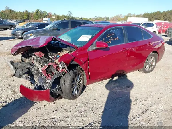 4T1BF1FKXGU586307 2016 TOYOTA CAMRY - Image 2