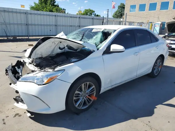 4T1BF1FKXGU586419 2016 TOYOTA CAMRY - Image 1