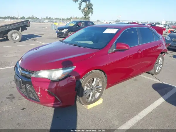 4T1BF1FKXGU587165 2016 TOYOTA CAMRY - Image 2
