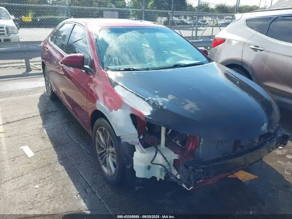 4T1BF1FKXGU597694 2016 TOYOTA CAMRY - Image 1