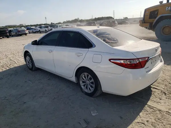 4T1BF1FKXGU604837 2016 TOYOTA CAMRY - Image 2