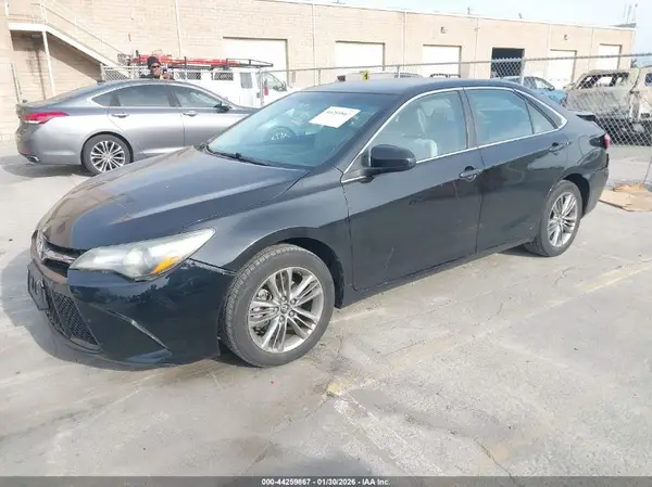 4T1BF1FKXGU610301 2016 TOYOTA CAMRY - Image 2