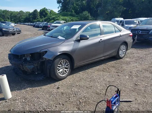 4T1BF1FKXGU614056 2016 TOYOTA CAMRY - Image 2