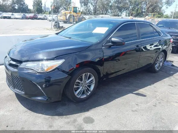 4T1BF1FKXHU268818 2017 TOYOTA CAMRY - Image 2