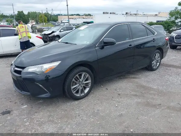 4T1BF1FKXHU272075 2017 TOYOTA CAMRY - Image 2