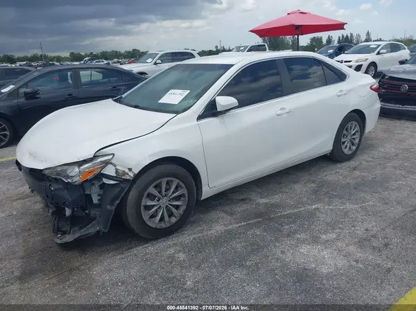 4T1BF1FKXHU279320 2017 TOYOTA CAMRY - Image 2