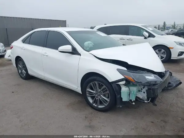 4T1BF1FKXHU281729 2017 TOYOTA CAMRY - Image 1