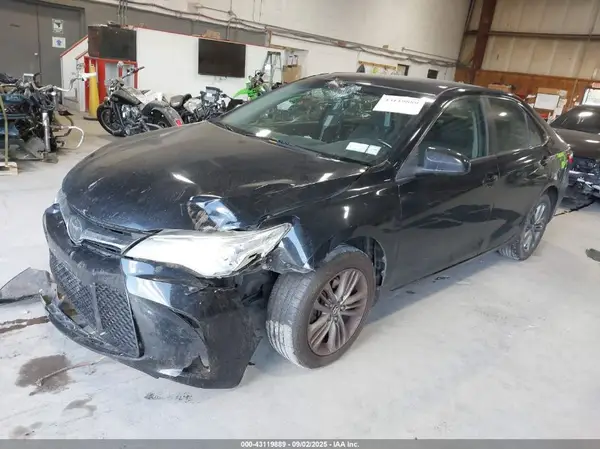 4T1BF1FKXHU285201 2017 TOYOTA CAMRY - Image 2