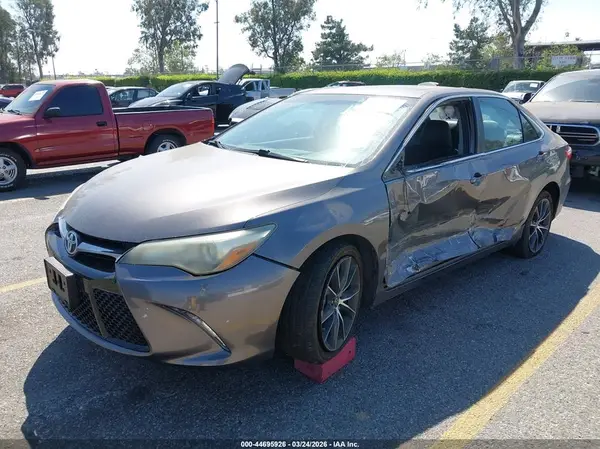 4T1BF1FKXHU289698 2017 TOYOTA CAMRY - Image 2