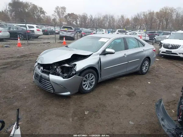 4T1BF1FKXHU292875 2017 TOYOTA CAMRY - Image 2