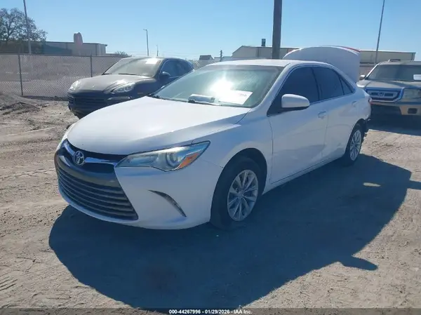 4T1BF1FKXHU298174 2017 TOYOTA CAMRY - Image 2