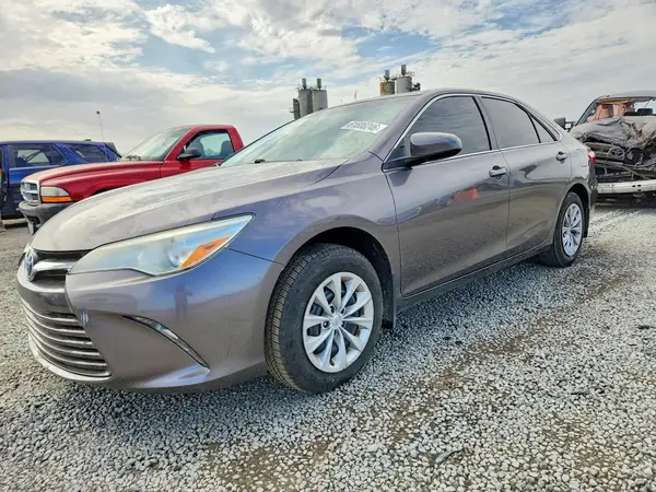4T1BF1FKXHU300439 2017 TOYOTA CAMRY - Image 1