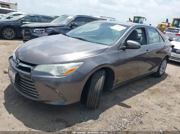 4T1BF1FKXHU300473 2017 TOYOTA CAMRY - Image 2