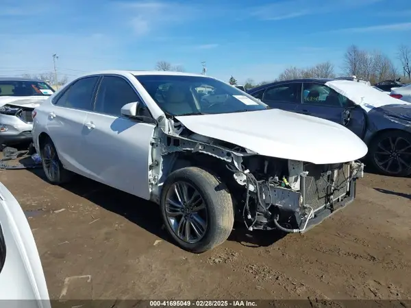 4T1BF1FKXHU302384 2017 TOYOTA CAMRY - Image 1