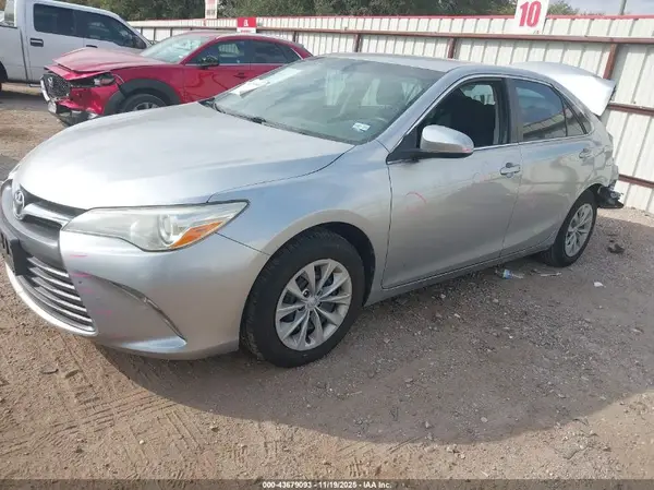4T1BF1FKXHU304748 2017 TOYOTA CAMRY - Image 2