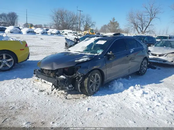 4T1BF1FKXHU311702 2017 TOYOTA CAMRY - Image 2