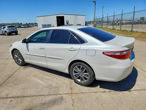 4T1BF1FKXHU319668 2017 TOYOTA CAMRY - Image 2