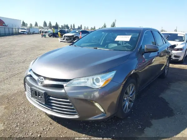 4T1BF1FKXHU320139 2017 TOYOTA CAMRY - Image 2