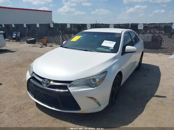 4T1BF1FKXHU320478 2017 TOYOTA CAMRY - Image 2