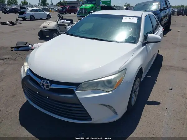 4T1BF1FKXHU320643 2017 TOYOTA CAMRY - Image 2