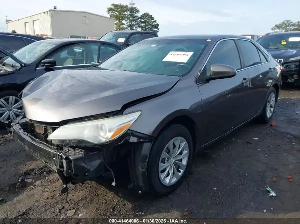 4T1BF1FKXHU324529 2017 TOYOTA CAMRY - Image 2