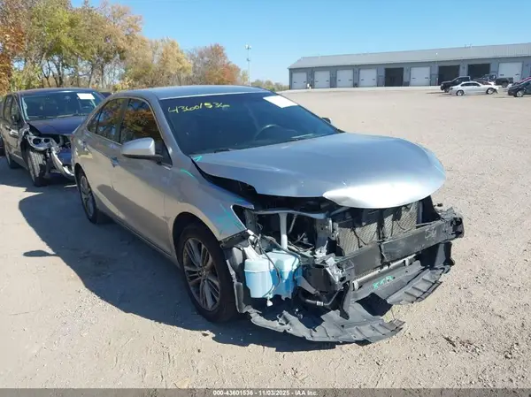 4T1BF1FKXHU330119 2017 TOYOTA CAMRY - Image 1