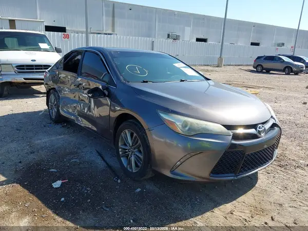 4T1BF1FKXHU338575 2017 TOYOTA CAMRY - Image 1