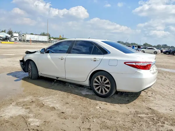4T1BF1FKXHU352377 2017 TOYOTA CAMRY - Image 2
