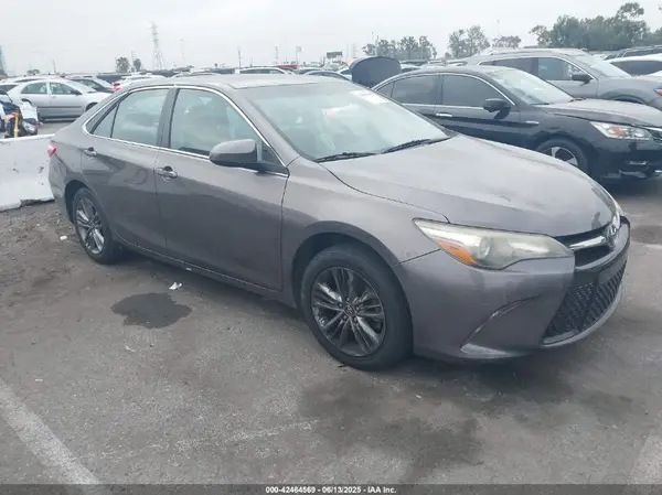4T1BF1FKXHU358115 2017 TOYOTA CAMRY - Image 1