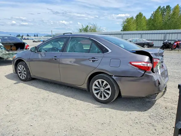 4T1BF1FKXHU361127 2017 TOYOTA CAMRY - Image 2