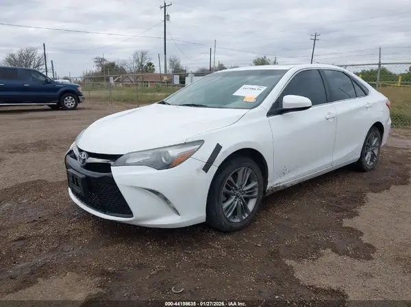 4T1BF1FKXHU369597 2017 TOYOTA CAMRY - Image 2