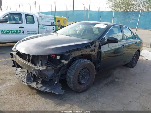 4T1BF1FKXHU374332 2017 TOYOTA CAMRY - Image 2