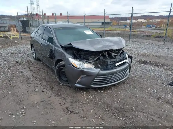 4T1BF1FKXHU379966 2017 TOYOTA CAMRY - Image 1